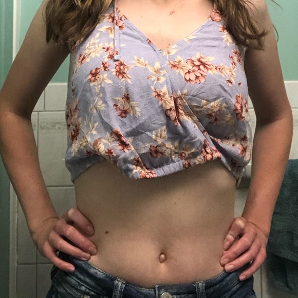 Two barely worn crop tops from American Eagle - Picture 5 of 5